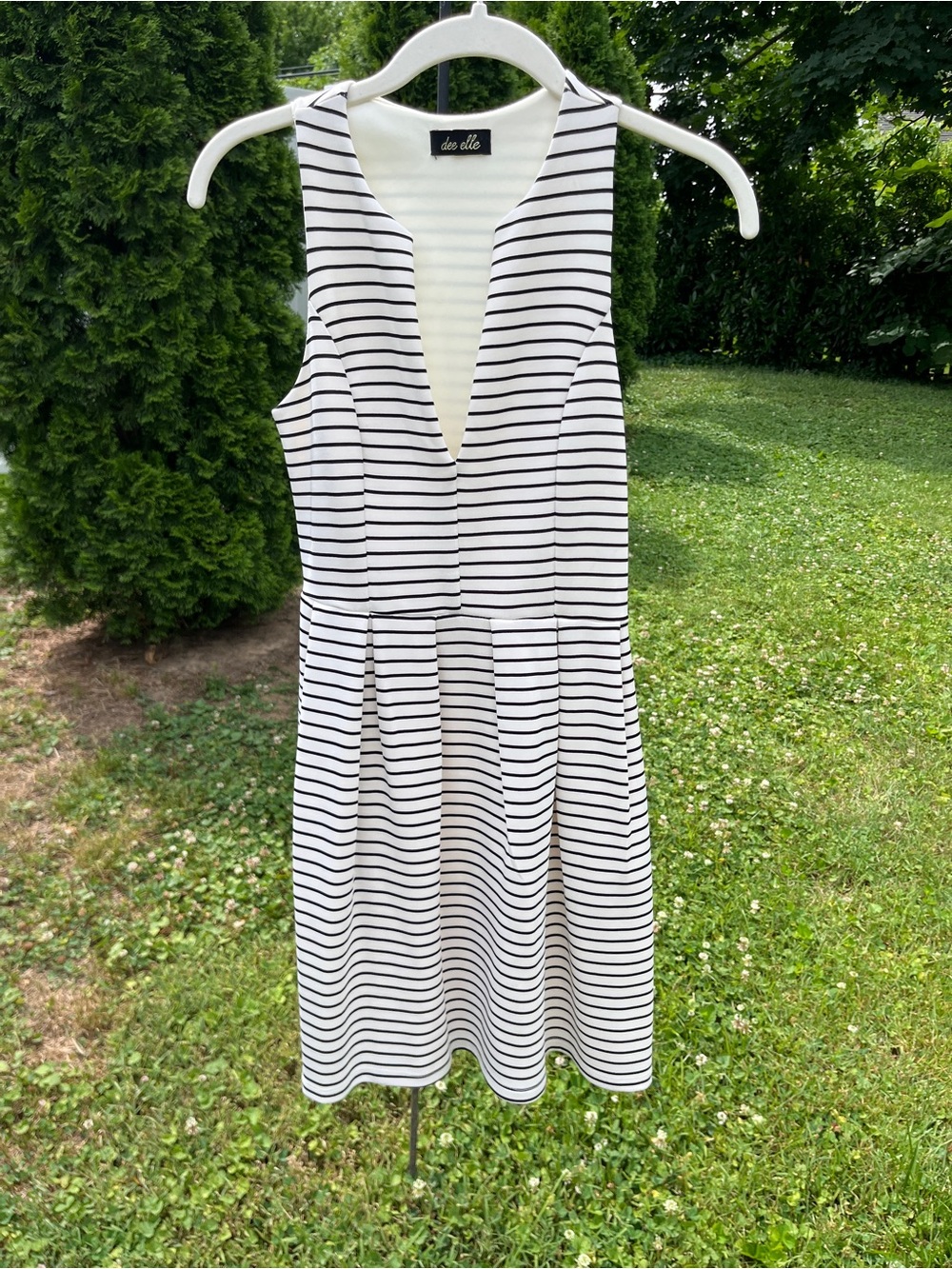 dee elle Black & off- White Striped V-Neck Sleeveless Dress